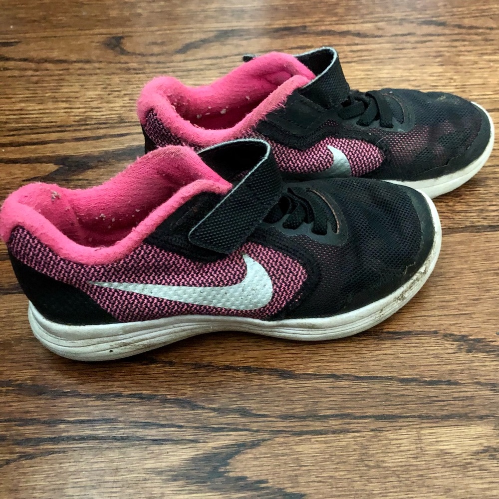 Nike Kids Athletic Shoe. Size 11.5.